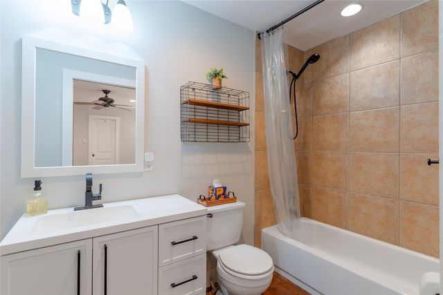 18202 W Reed Parks RD, Jonestown, TX 78645