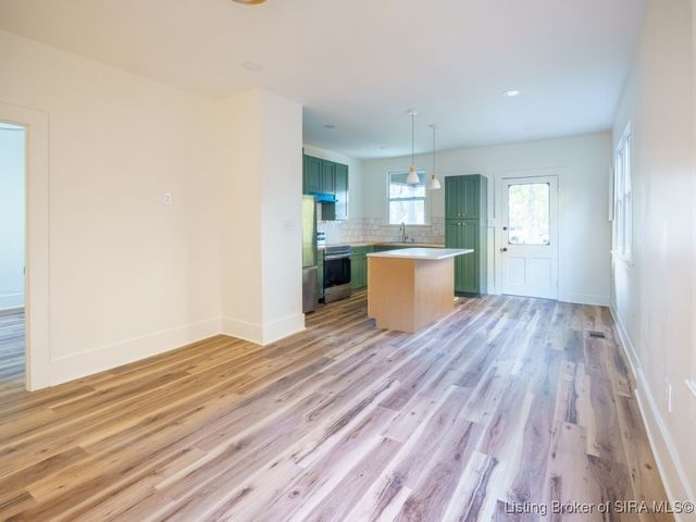 1525 E Oak Street, New Albany, IN 47150