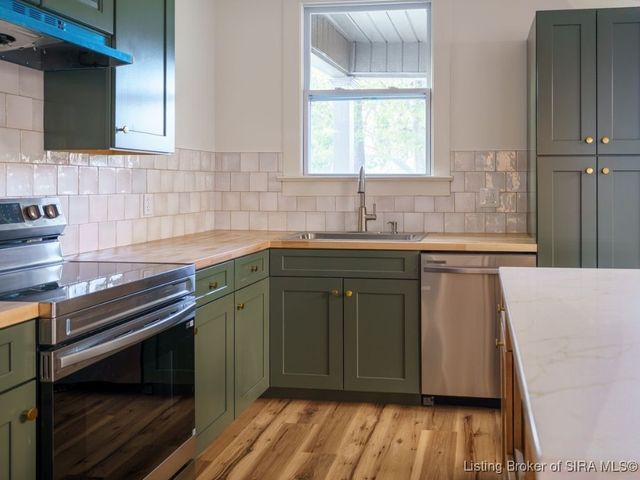 1525 E Oak Street, New Albany, IN 47150