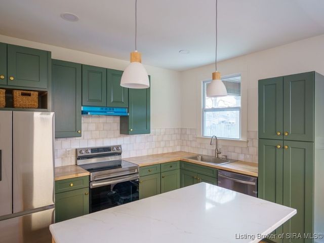 1525 E Oak Street, New Albany, IN 47150