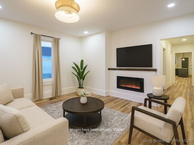 1525 E Oak Street, New Albany, IN 47150