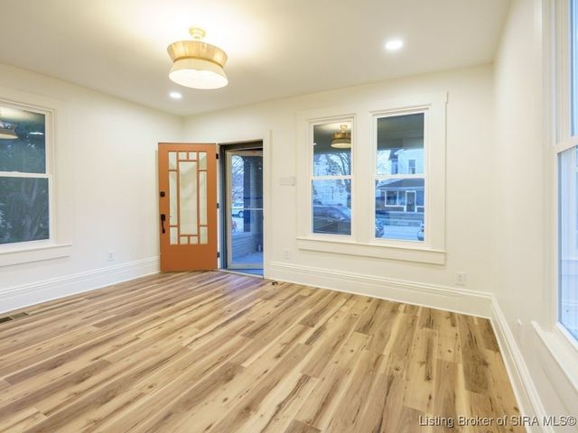 1525 E Oak Street, New Albany, IN 47150