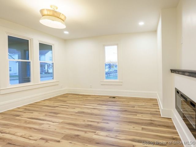 1525 E Oak Street, New Albany, IN 47150