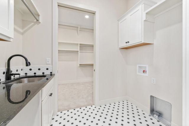 345 N Jackson Heights Ct, Wichita, KS 67206