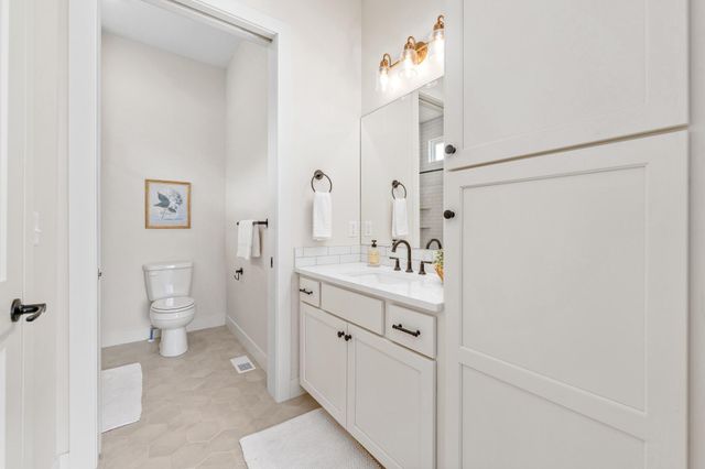 345 N Jackson Heights Ct, Wichita, KS 67206