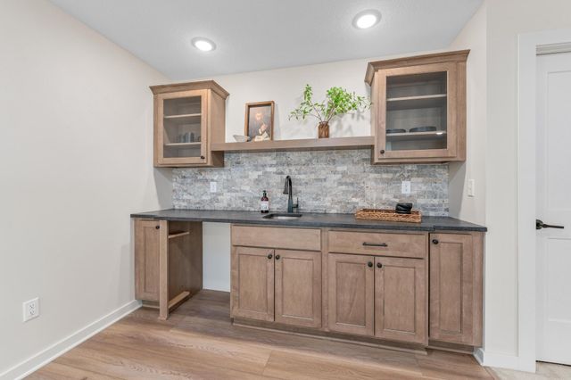 345 N Jackson Heights Ct, Wichita, KS 67206