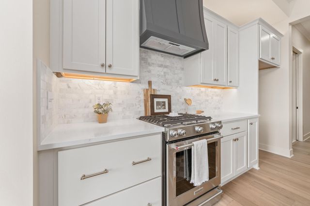 345 N Jackson Heights Ct, Wichita, KS 67206