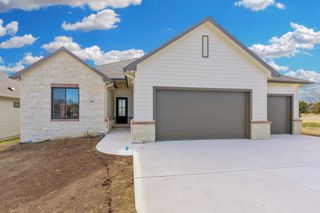 345 N Jackson Heights Ct, Wichita, KS 67206