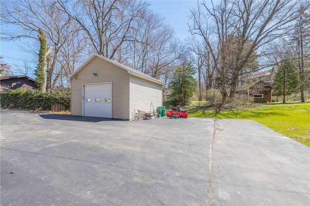 57 Lake Bluff Road, Irondequoit, NY 14622