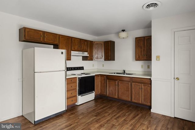 221 W HAMILTON AVE, Myerstown, PA 17067