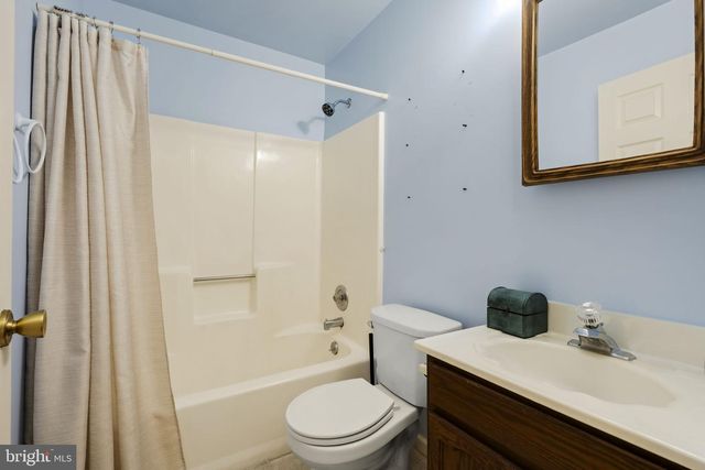 221 W HAMILTON AVE, Myerstown, PA 17067