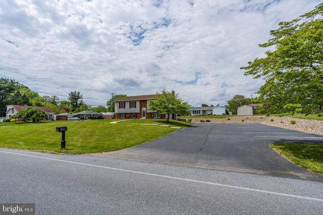 221 W HAMILTON AVE, Myerstown, PA 17067