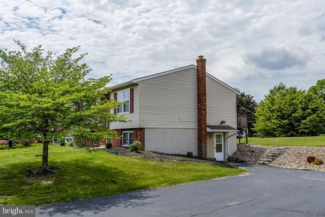 221 W HAMILTON AVE, Myerstown, PA 17067