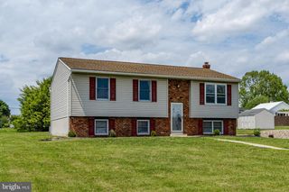 221 W HAMILTON AVE, Myerstown, PA 17067