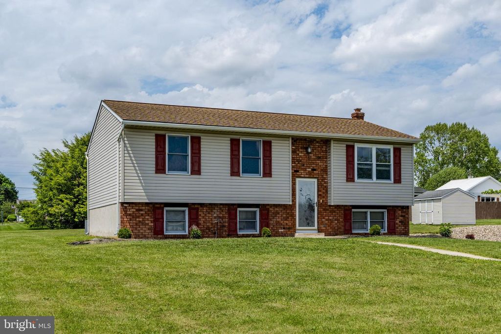 221 W HAMILTON AVE, Myerstown, PA 17067
