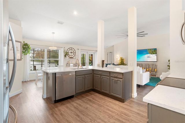 906 S LAKE LINDLEY DRIVE, Deland, FL 32724