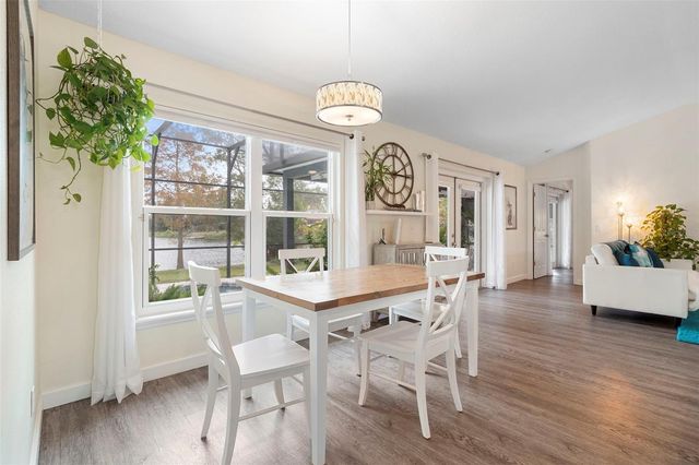 906 S LAKE LINDLEY DRIVE, Deland, FL 32724