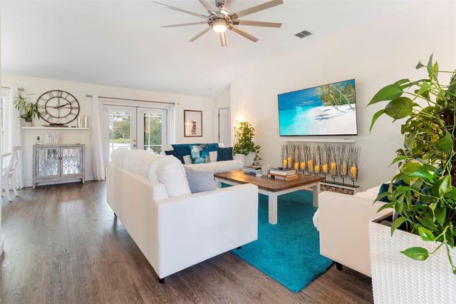 906 S LAKE LINDLEY DRIVE, Deland, FL 32724