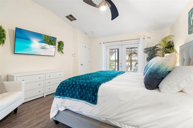 906 S LAKE LINDLEY DRIVE, Deland, FL 32724