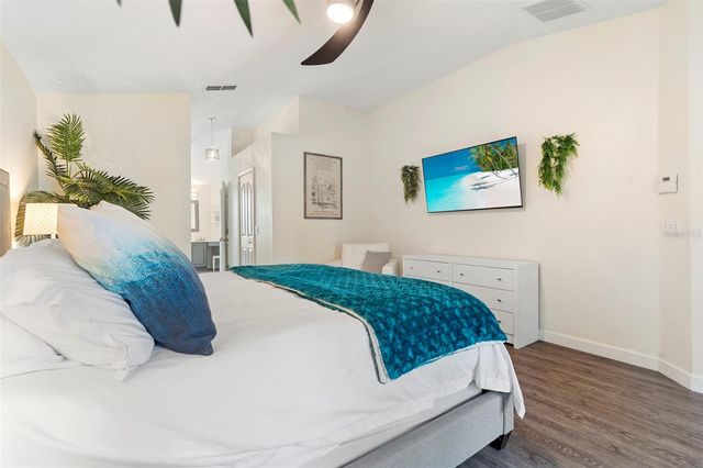 906 S LAKE LINDLEY DRIVE, Deland, FL 32724