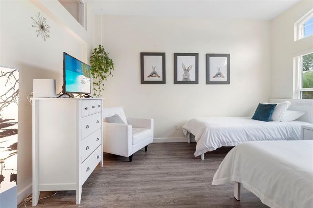 906 S LAKE LINDLEY DRIVE, Deland, FL 32724