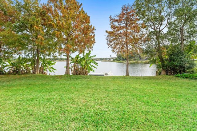 906 S LAKE LINDLEY DRIVE, Deland, FL 32724