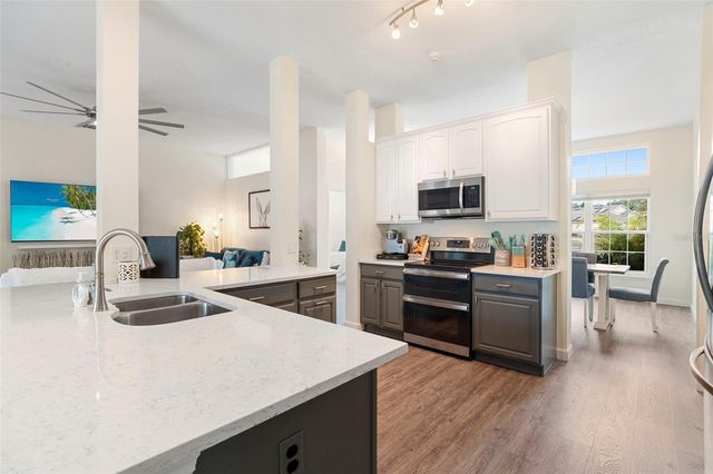 906 S LAKE LINDLEY DRIVE, Deland, FL 32724