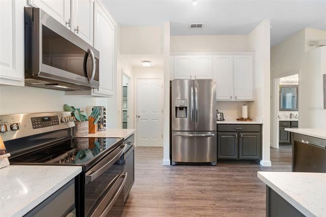 906 S LAKE LINDLEY DRIVE, Deland, FL 32724