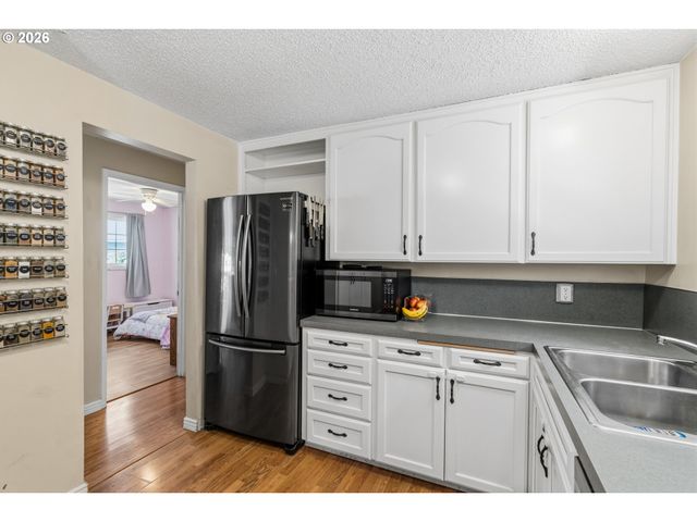 1127 PONDEROSA Ct, Springfield, OR 97477