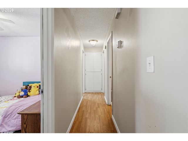 1127 PONDEROSA Ct, Springfield, OR 97477