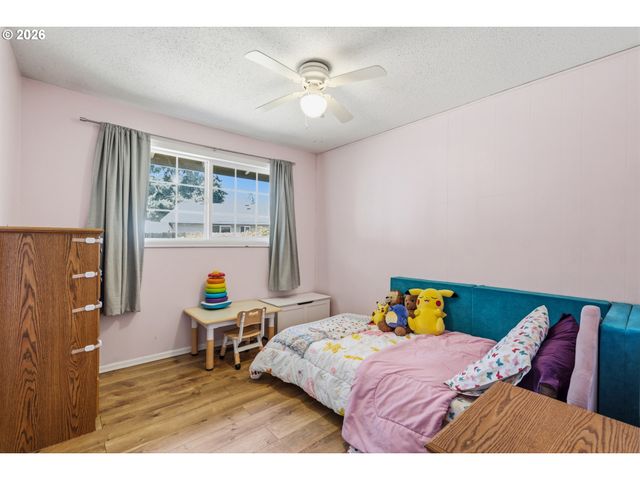 1127 PONDEROSA Ct, Springfield, OR 97477