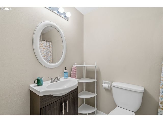 1127 PONDEROSA Ct, Springfield, OR 97477