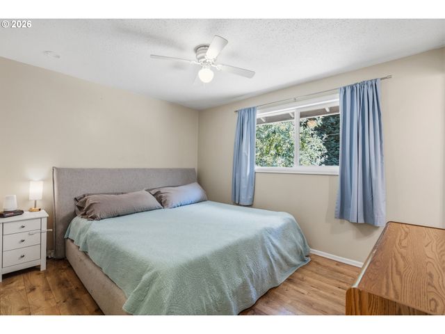 1127 PONDEROSA Ct, Springfield, OR 97477