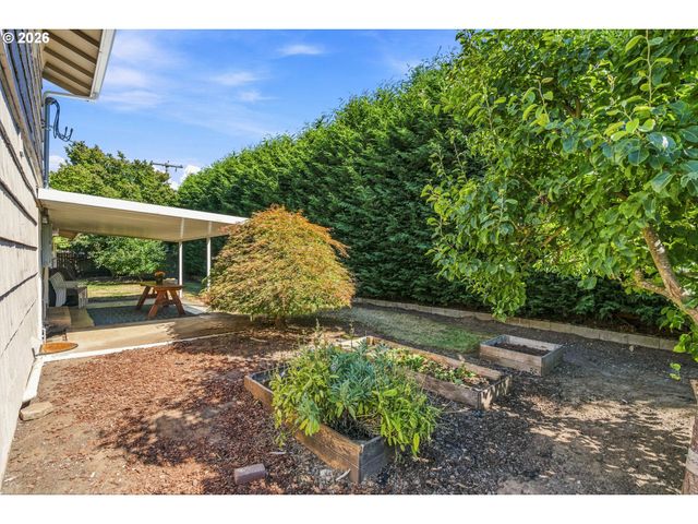 1127 PONDEROSA Ct, Springfield, OR 97477