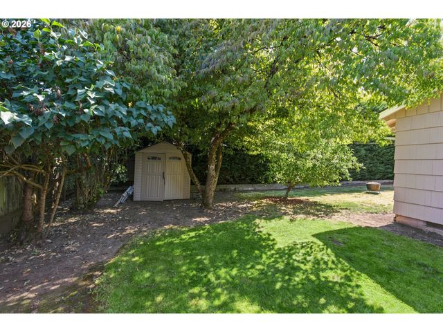 1127 PONDEROSA Ct, Springfield, OR 97477