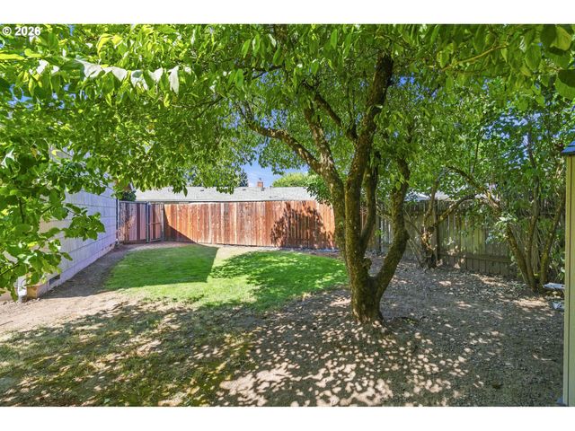 1127 PONDEROSA Ct, Springfield, OR 97477