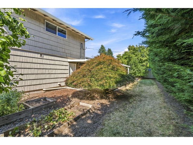 1127 PONDEROSA Ct, Springfield, OR 97477