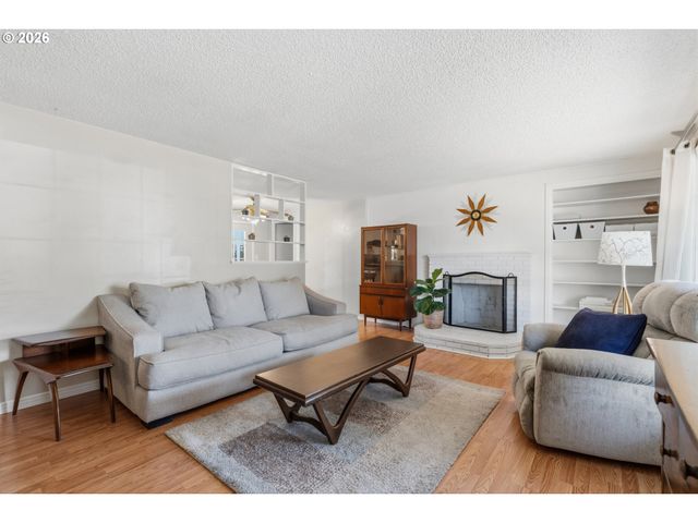 1127 PONDEROSA Ct, Springfield, OR 97477