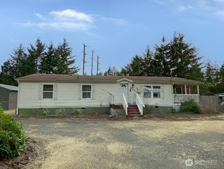 301 N Chinook Avenue, Hoodsport, WA 98548