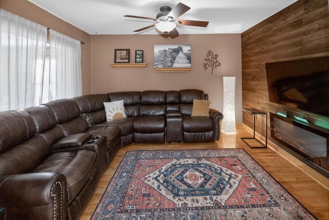 440 S 74th STREET, Milwaukee, WI 53214