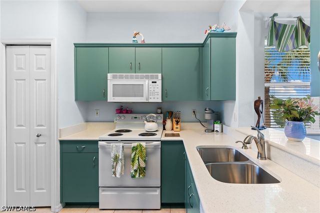 2335 Carrington CT 201, Naples, FL 34109