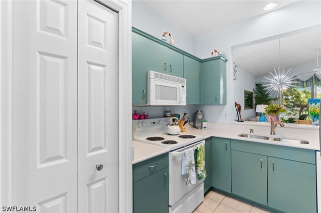 2335 Carrington CT 201, Naples, FL 34109