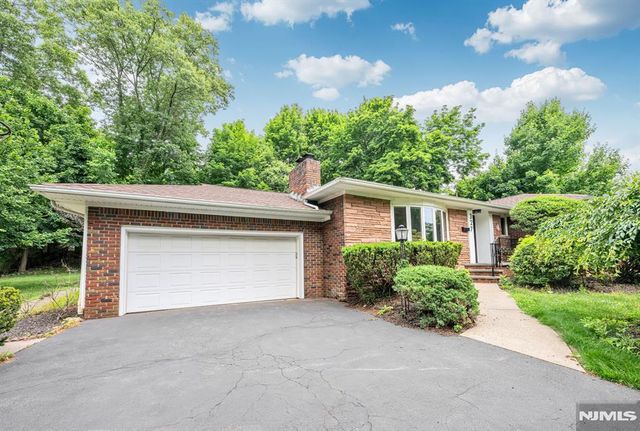 327 Hil Ray Avenue, Wyckoff, NJ 07481