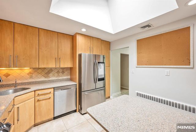 327 Hil Ray Avenue, Wyckoff, NJ 07481