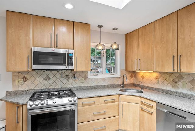 327 Hil Ray Avenue, Wyckoff, NJ 07481