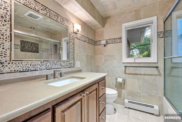 327 Hil Ray Avenue, Wyckoff, NJ 07481