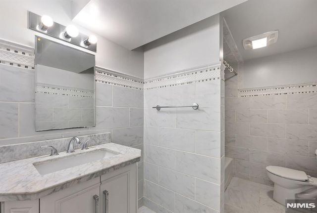 327 Hil Ray Avenue, Wyckoff, NJ 07481