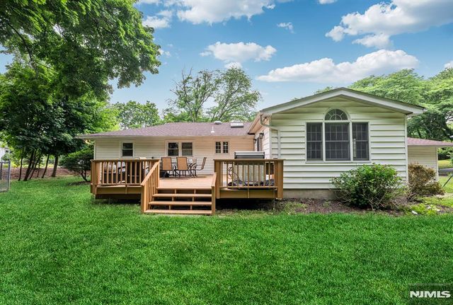 327 Hil Ray Avenue, Wyckoff, NJ 07481