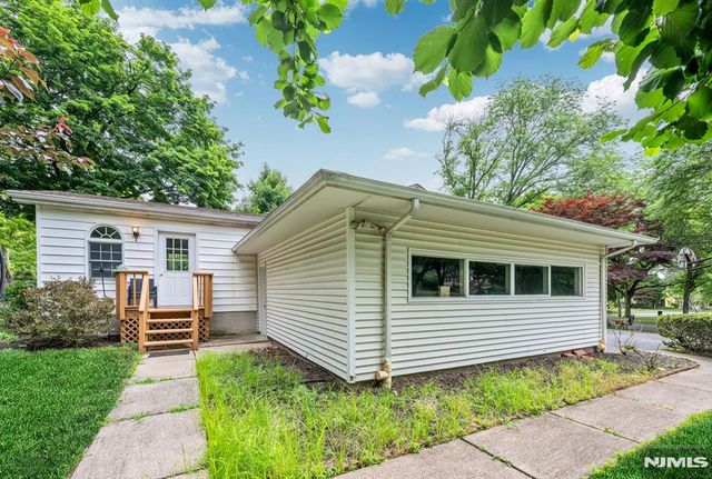 327 Hil Ray Avenue, Wyckoff, NJ 07481