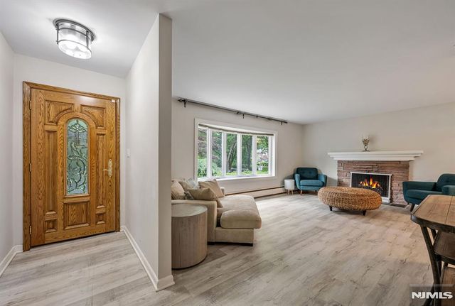 327 Hil Ray Avenue, Wyckoff, NJ 07481